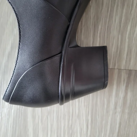 Clarks Women's Black Mary Jane Shoes Size 8.5 Wide - Picture 2 of 8